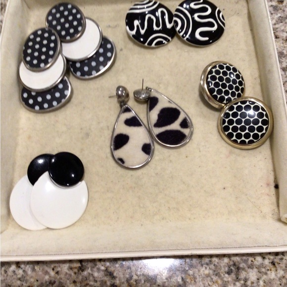 Pierced Earrings Assorted Black &White - Picture 2 of 2